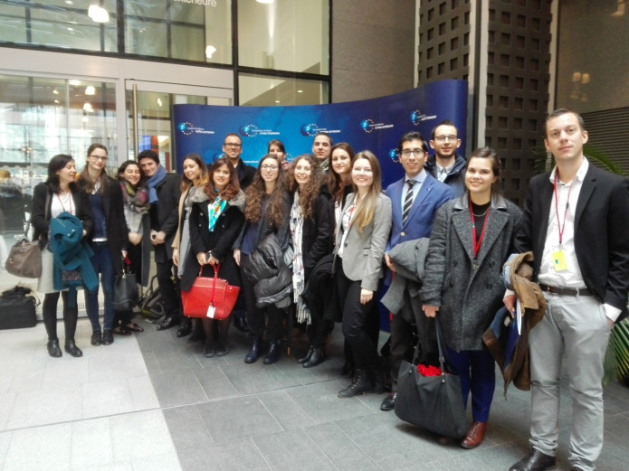The students at the entrance of the EEAS